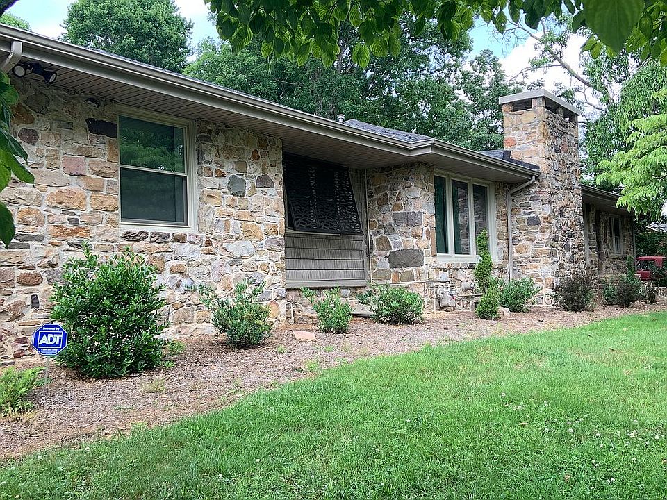 1st image of 3305 Woodland Dr