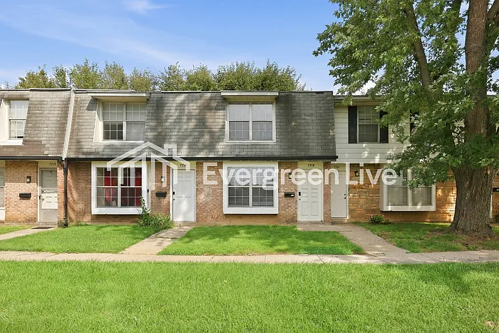 2 bed, 1.5 bath, 1094 sqft, $995 — Photo 1