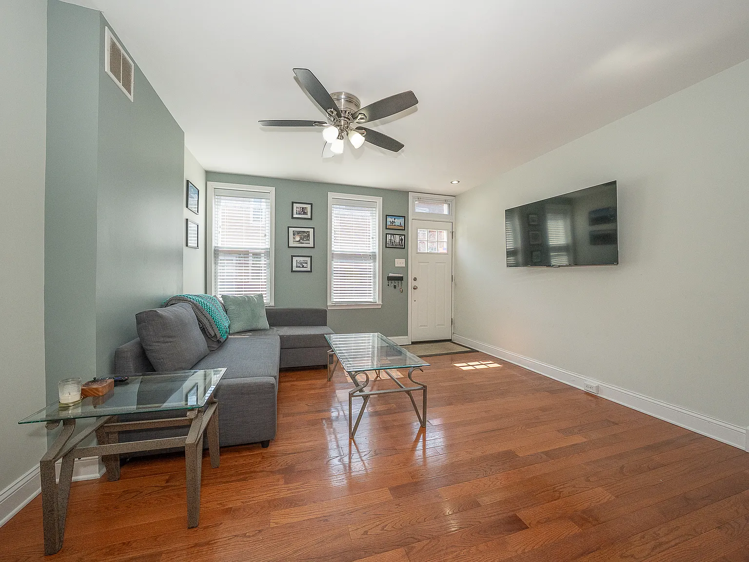 2 bed, 1096 sqft, $2,600 — Photo 3