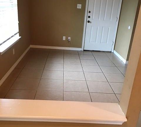 3rd image of 3750 Oldenburg Ln