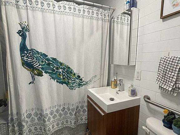 5th image of 321 Eldert St #1A