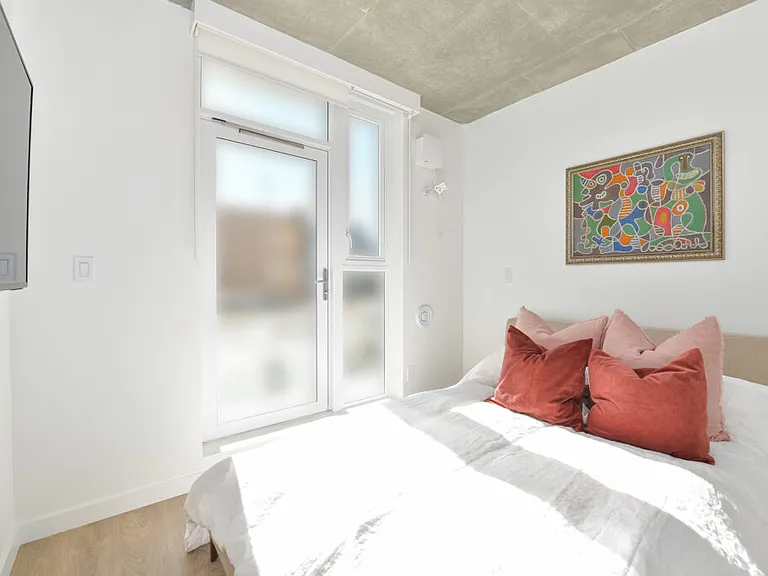 1097 View St — Photo 39