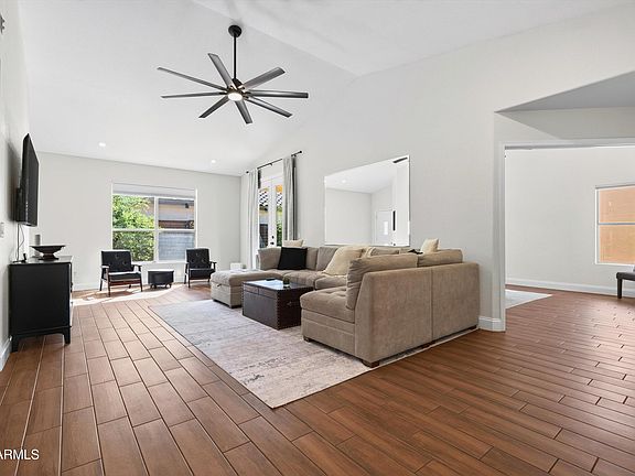 2nd image of 613 E DEVON Drive