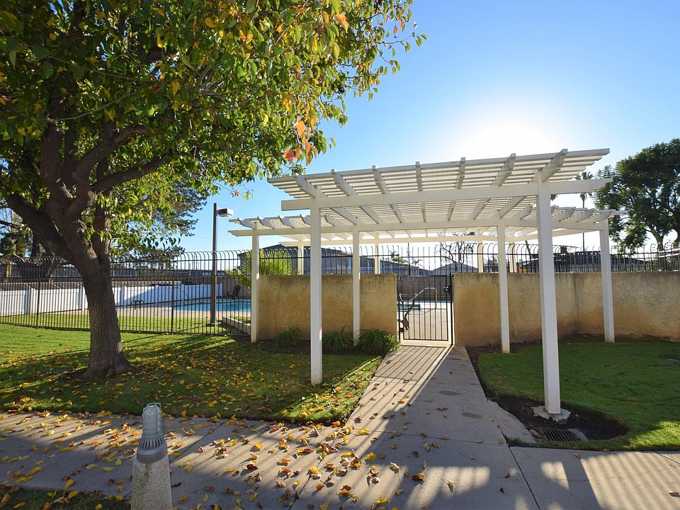 2nd image of 2528 Danube Way