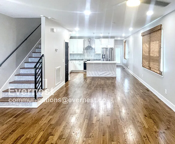 2116 Courtney Ave — Photo 5