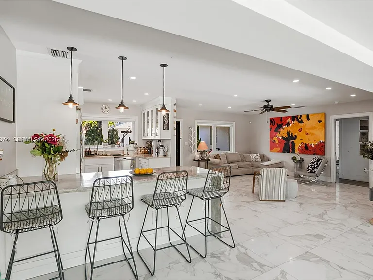 7830 SW 53rd Pl — Photo 3