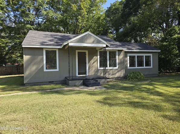 903 W Main St, Senatobia, MS 38668