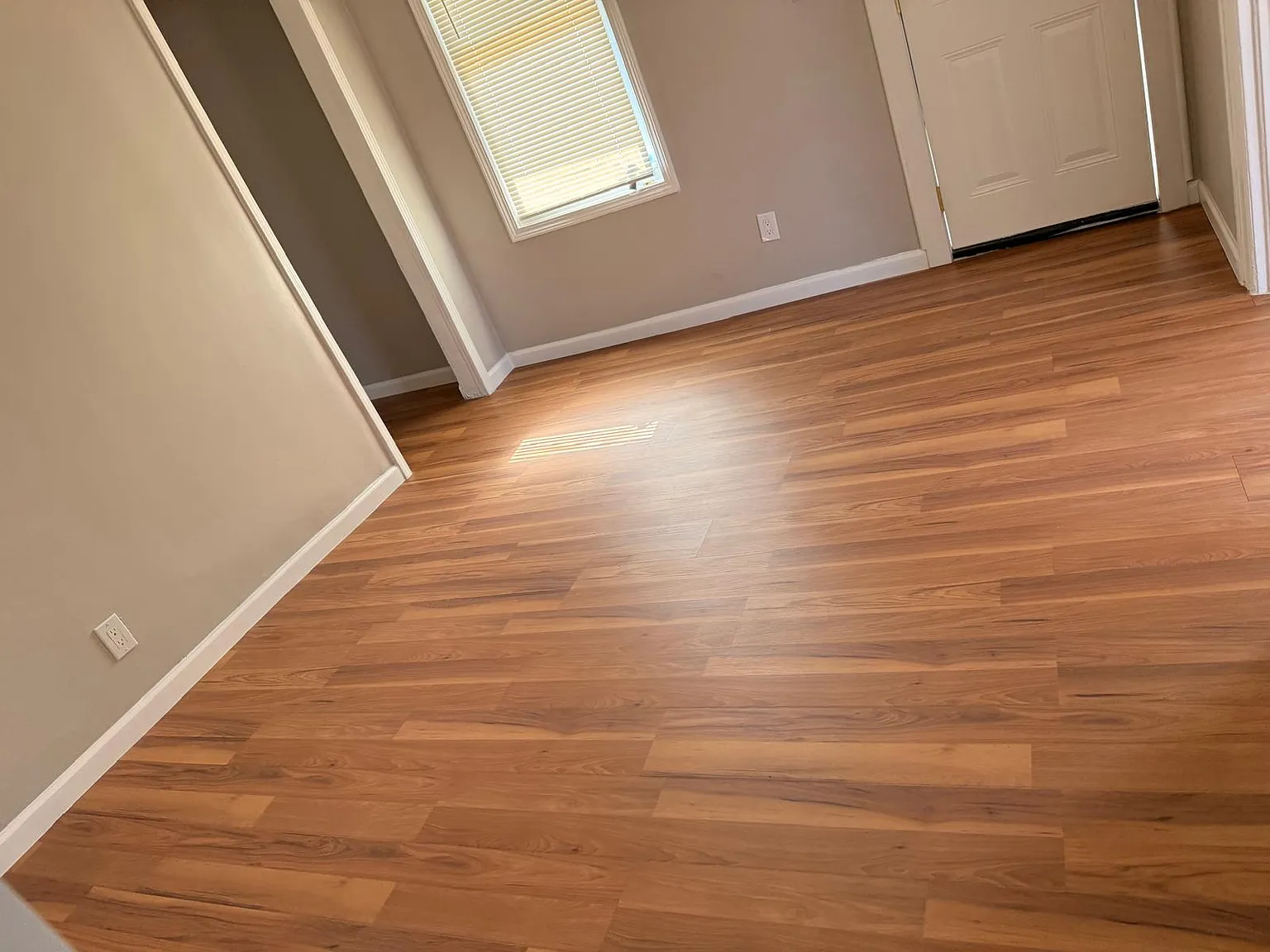 4 bed, 1200 sqft, $1,400 — Photo 2