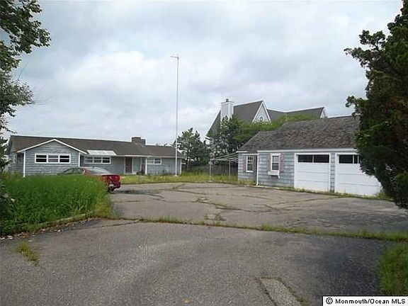 2nd image of 848 Clayton Ave