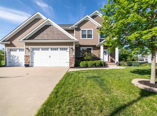 6151 Spring Cir, Davenport, IA 52807