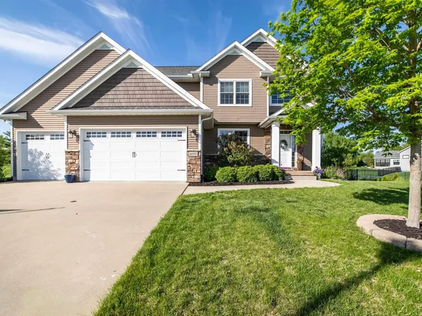 6151 Spring Cir, Davenport, IA 52807