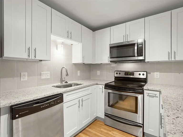 1013 W 23rd St #104 — Photo 5