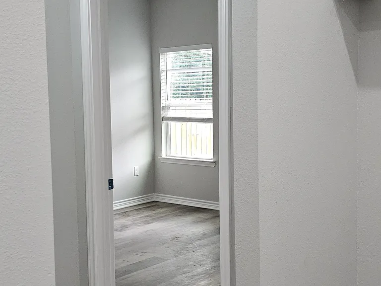 752 Juneau Ct — Photo 12