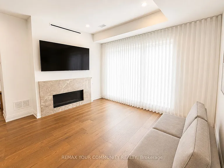 39 Persica St — Photo 9