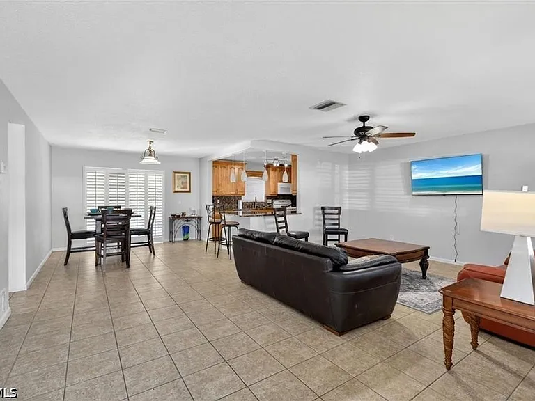 211 S Lake Dr — Photo 8