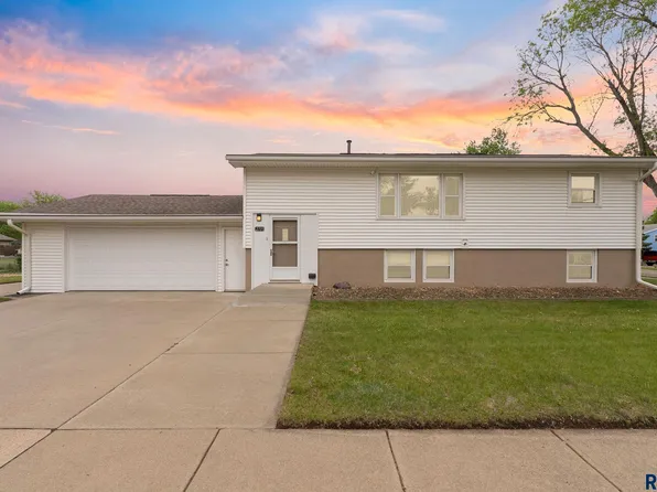 2709 W Brookings St, Sioux Falls, SD 57104