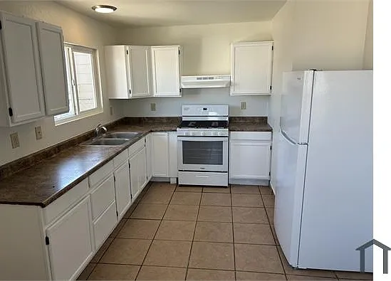 3715 N Stone Ave #1 — Photo 7