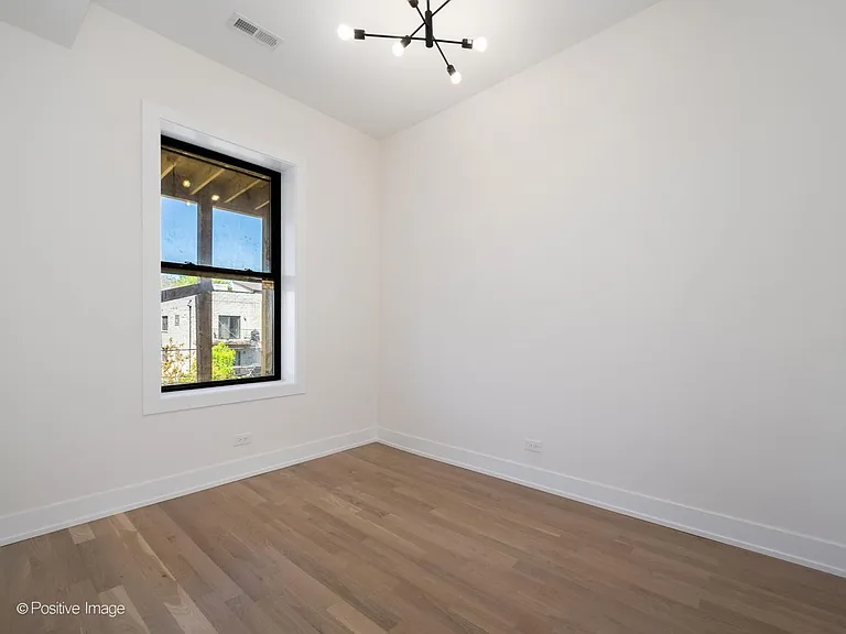 1500 N Western Ave — Photo 11