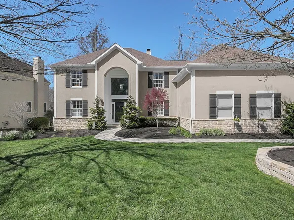 2935 Laura Pl, Lewis Center, OH 43035