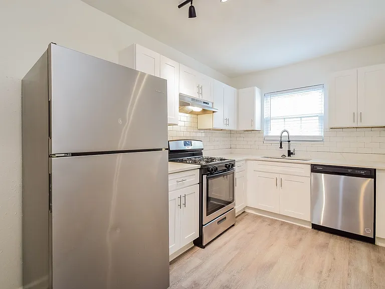401 Clifton Rd NE #2 — Photo 3