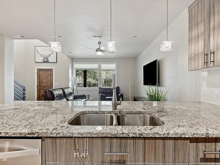 1421 E Lone Creek Dr — Photo 18