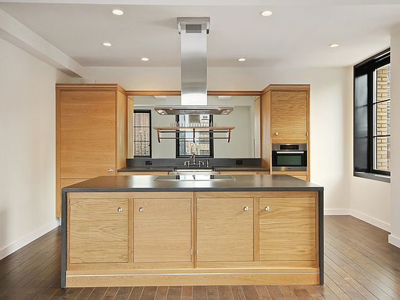 4th image of 425 W 50th St APT 12C