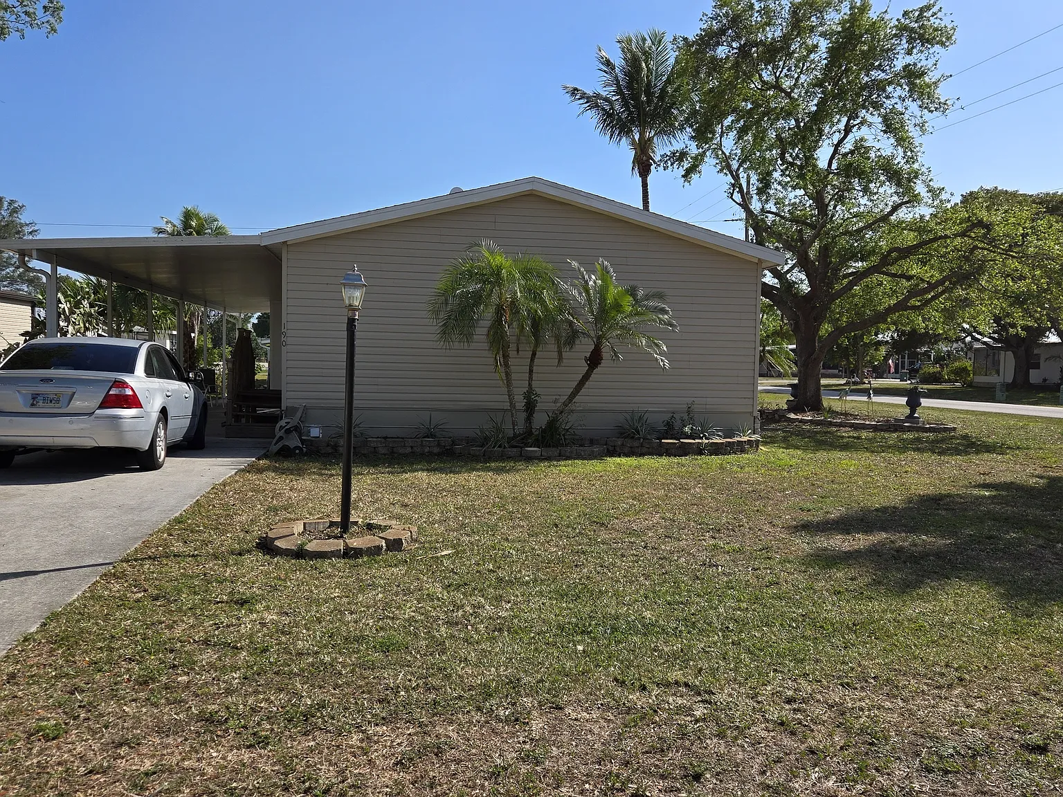 3 bed, 1728 sqft, $2,400 — Photo 2