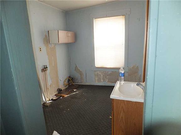 5th image of 210 N East St