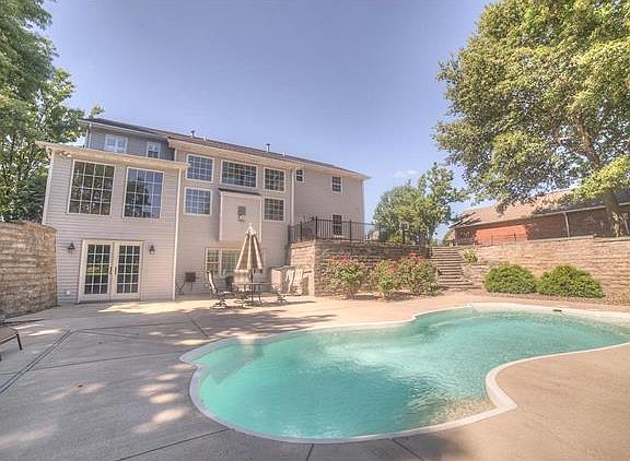 2nd image of 305 Dogwood Ct