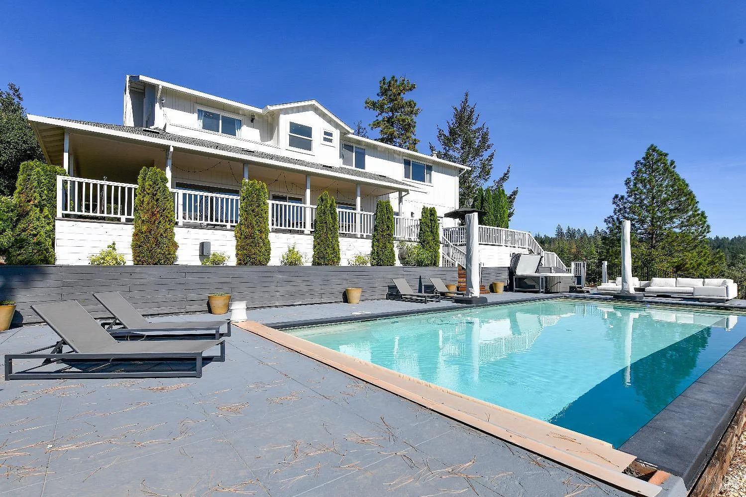 540 Edgemont Lane - 5bd/3ba, 2,631 sqft - in Angwin, CA