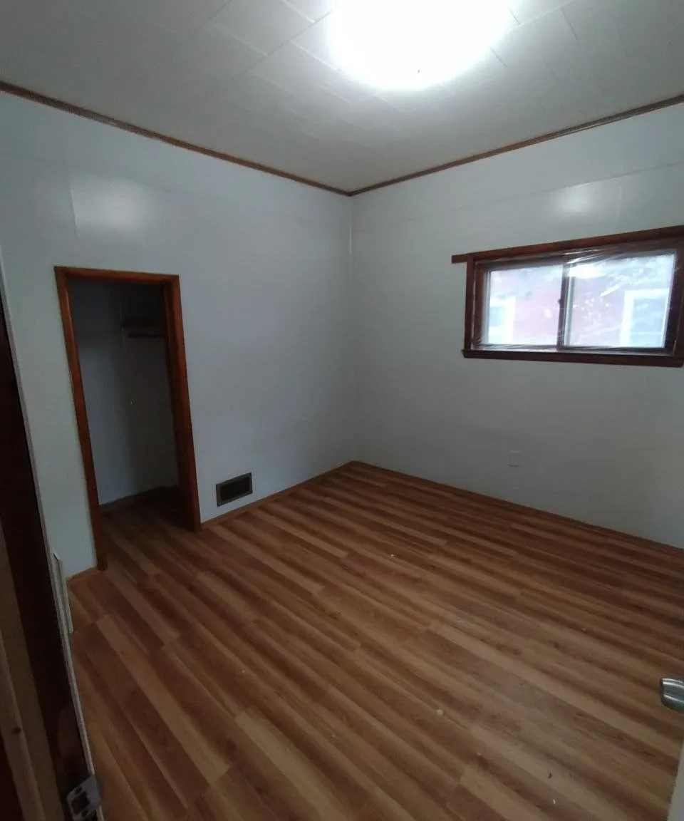 3 bed, 1.5 bath, 1152 sqft, $1,000 — Photo 2