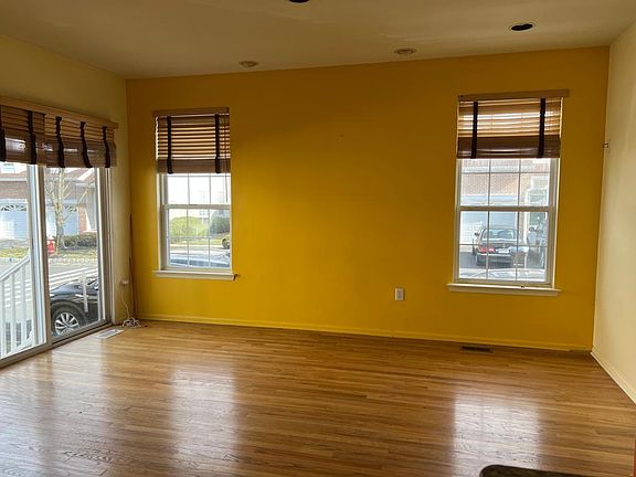 4th image of 8 Gallop Ln #308