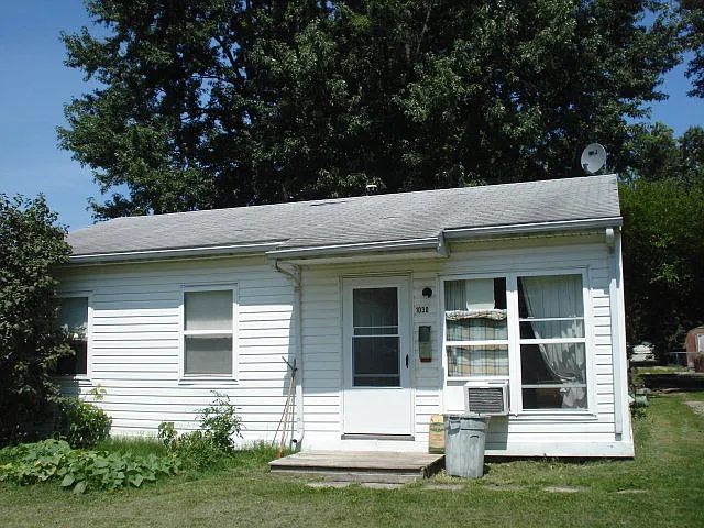 1030 Western Dr photo 1