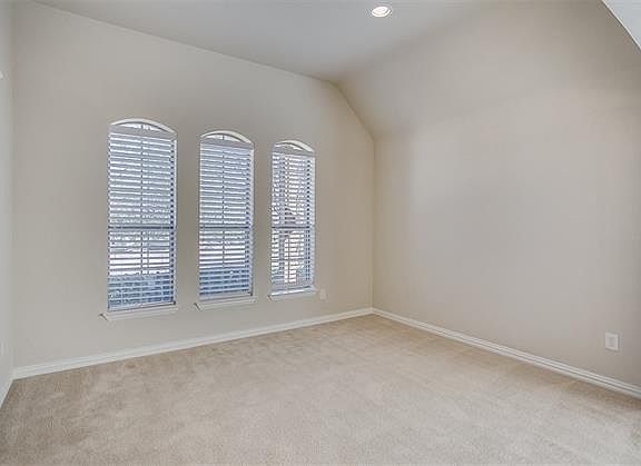 3rd image of 5525 Fox Chase Ln