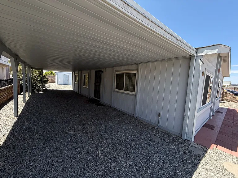 13231 E 38th Pl — Photo 2