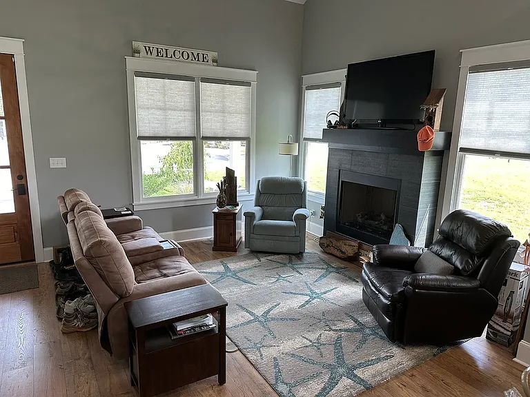 107 Cottage Ln — Photo 2