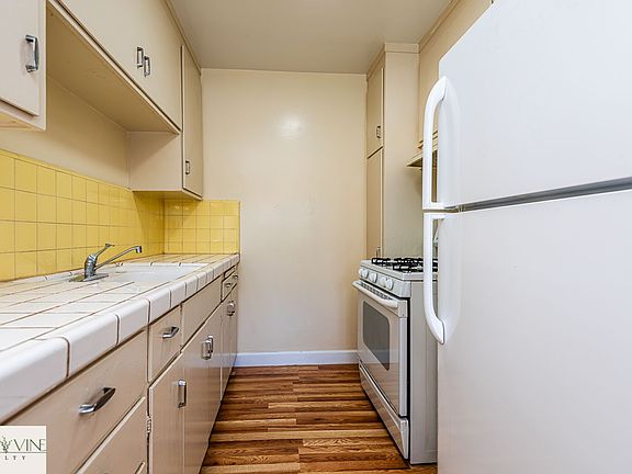 5th image of 554 Lucerne Ave #4