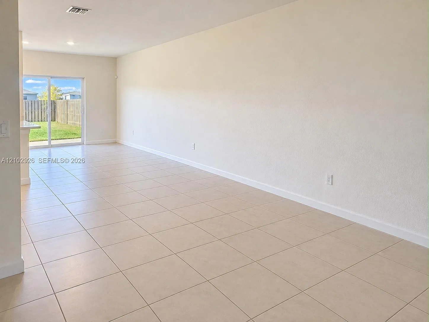 3 bed, 2.5 bath, 1827 sqft, $3,050 — Photo 3