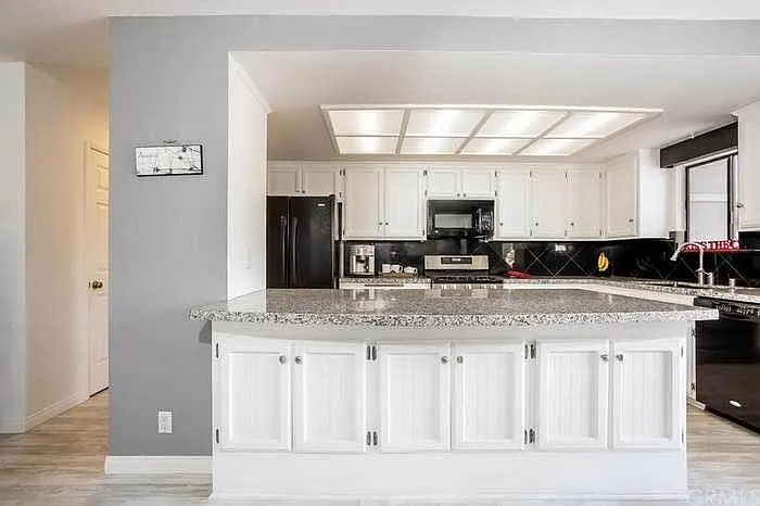 800 N Juanita Ave — Photo 4