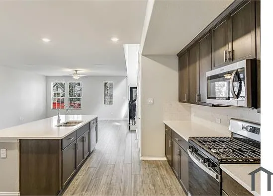 2612 Gateway Ave — Photo 10