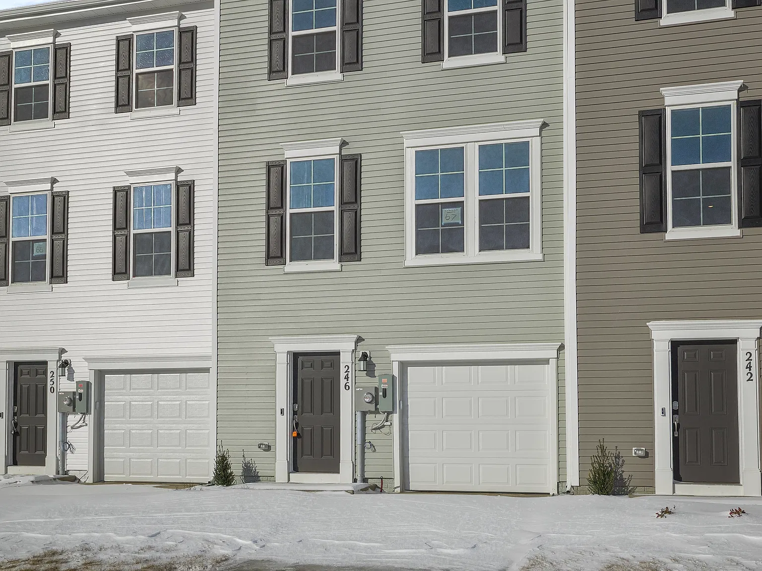 3 bed, 1934 sqft, $1,950 — Photo 2