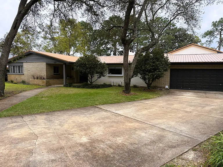 533 Pocahontas Dr — Photo 2
