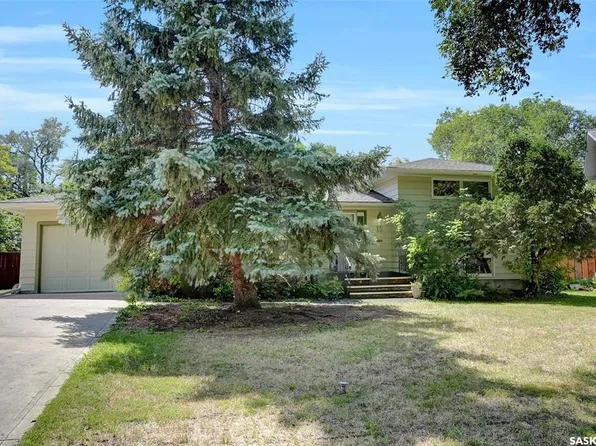15 Academy Park ROAD, Regina, SK S4S 4M8