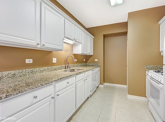 5th image of 446 McDaniels Cir APT 202
