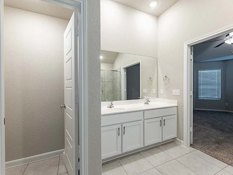 1120 Eagle Xing — Photo 17