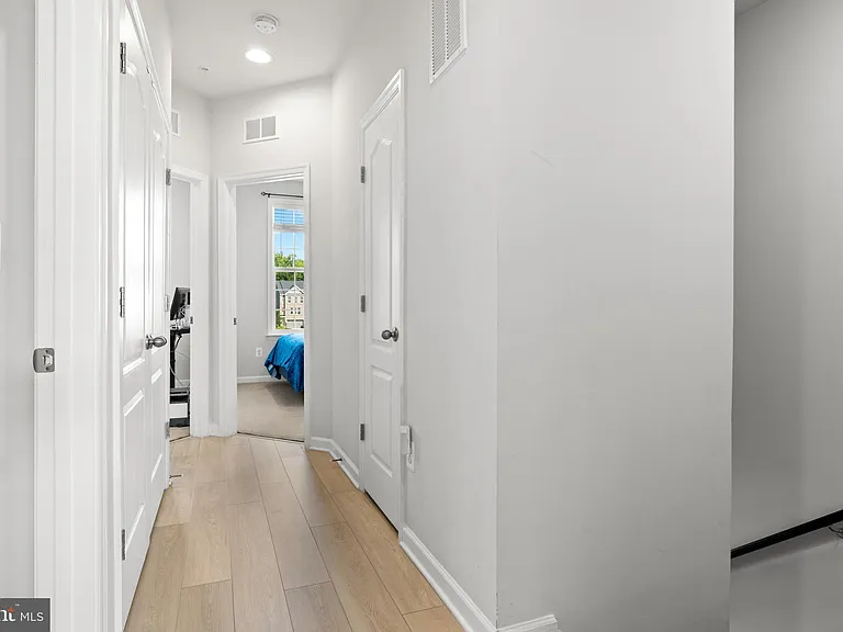 7713 Presidential Pkwy — Photo 11