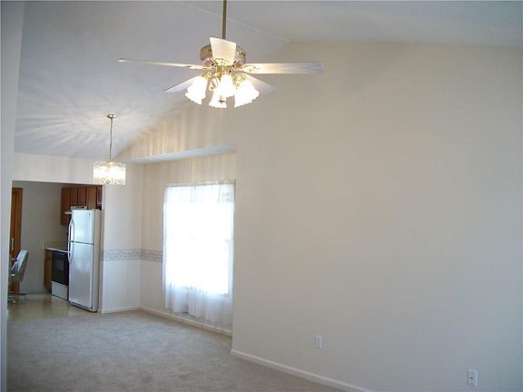 5th image of 14 Lilly Pond Cir