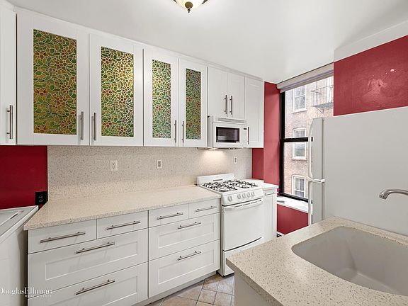 4th image of 317 W 95th St #D1