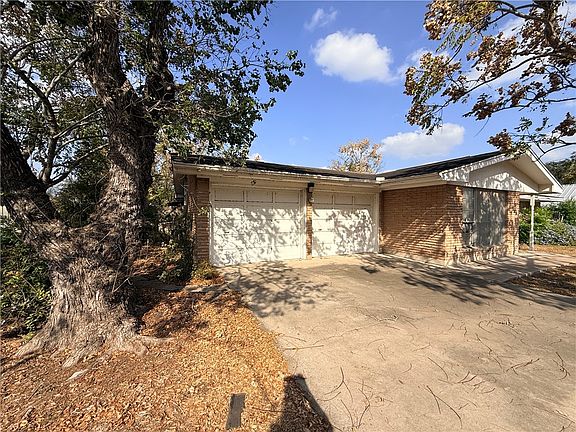 2nd image of 1005 W Ebony Dr