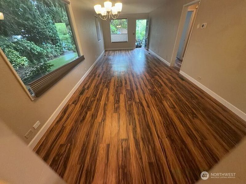 4th image of 1611 Oakes Avenue